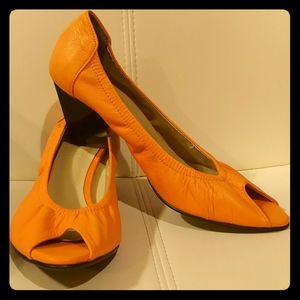 BLV Orange flats